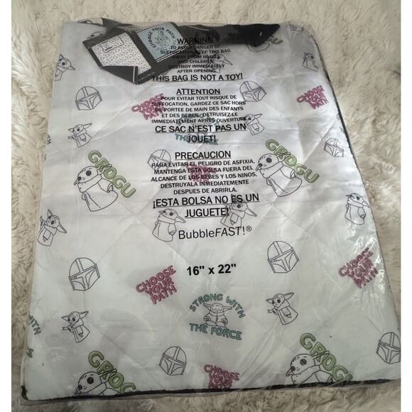 Disney Star Wars The Mandalorian Picnic Blanket Tote New V-I New Baby Yoda Grogu - Picture 6 of 6
